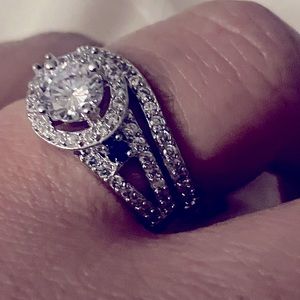 Wedding ring size 7 blue reg. Price $1700